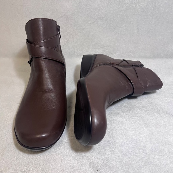 Naturalizer Women's Casandra Booties Brown Color Leather Size 10.5M - Picture 2 of 13